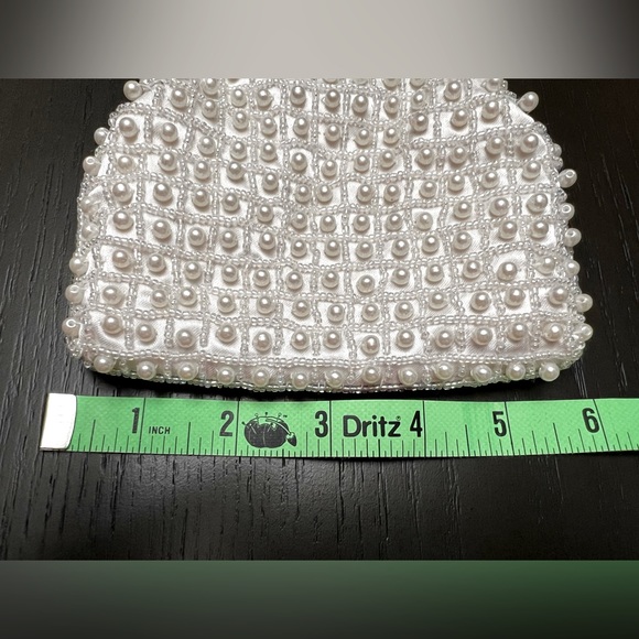 Petite Elegant Mini Clutch Purse in White - Picture 5 of 6